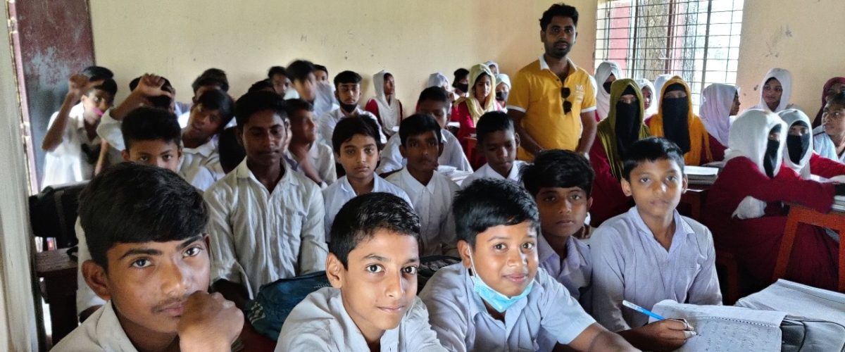 মোমিনপুর উচ্চ বিদ্যালযয়ে ক্লাসের সময়- Mominpur High school